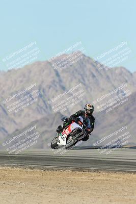 media/Dec-01-2025-Moto Forza (Mon) [[2daa91e15f]]/2-Intermediate Group/Session 4 Turn 9/